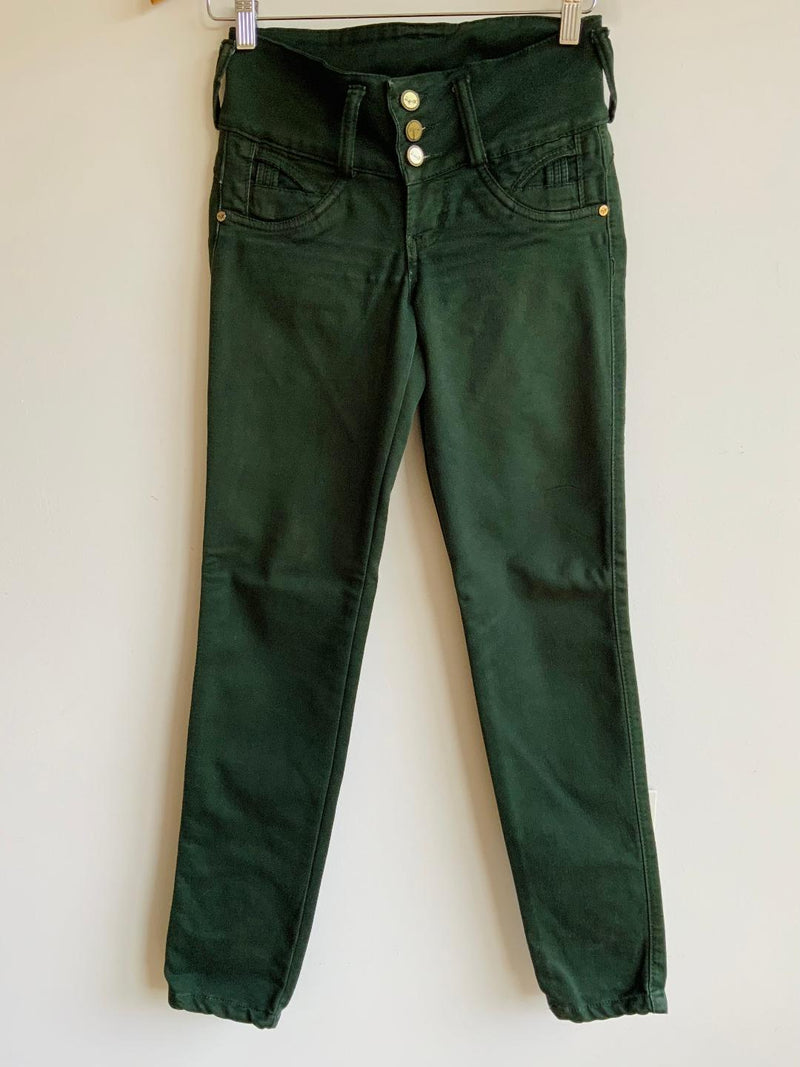 PANTALÓN en dril pretina ancha en verde botella. Talla 6 –