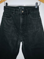 ZARA Jean Mom cinco bolsillos negro. Talla 34 ( 4 )