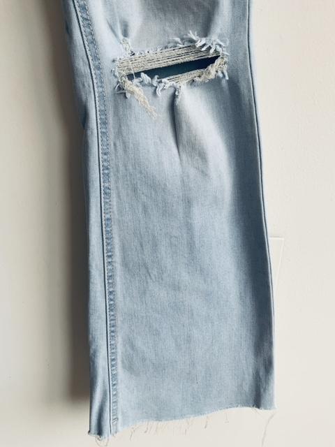 STRADIVARIUS Jean lavado hielo desflecado. Talla 36