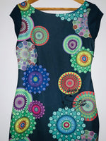 DESIGUAL Vestido corto estampado y bordado. Talla L