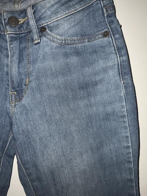 LEVIS Jean cinco bolsillos ref 711. Talla 24 ( 4 )