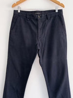 ZARA MAN Pantalón casual en tel con textura. Talla 31