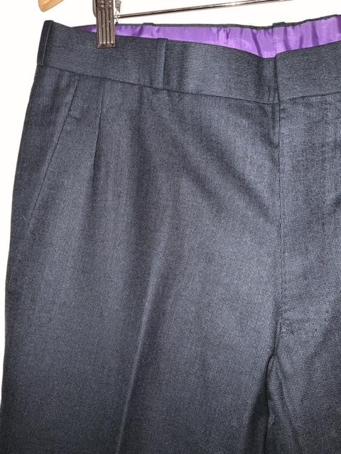 PANTALÓN casual para hombre con contraste interno. Talla M/L