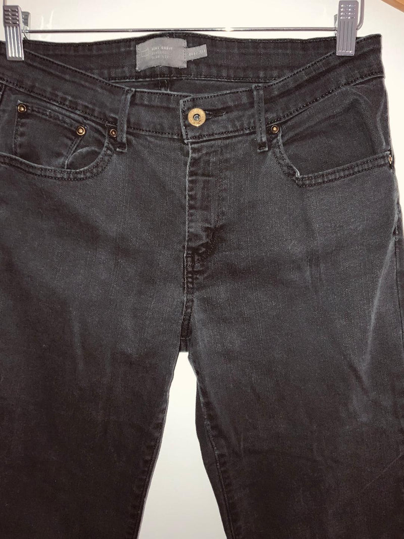 LEVIS Jean cinco bolsillos negro. Talla 30