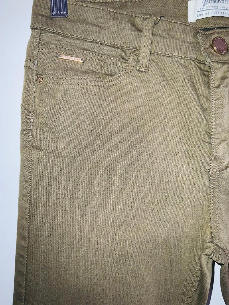 STRADIVARIUS Pantalón cinco bolsillos en dril. Talla 36 ( 6 )