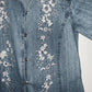 STUDIO WEST Blusa en denim bordada. Talla S/M*