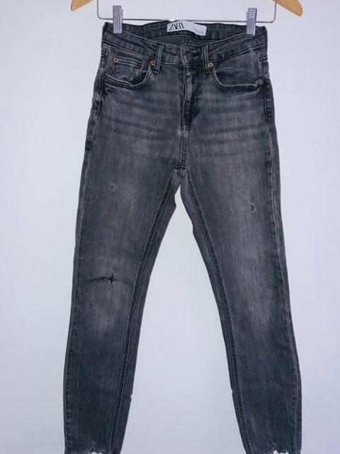 ZARA Jean cinco bolsillos Skinny Gris. Talla 36 ( 6 )