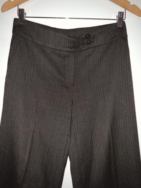 BETTINA SPITZ Pantalon semi formal a rayas pretina cruzada. Talla 4