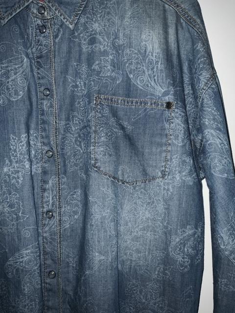 EDC Blusa en Chambray estampada tono a tono. Talla M