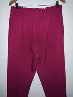 PANTALÓN casual tipo jogger. Talla M/L