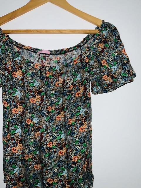 BLUSA Cuello campesino estampada. Talla M