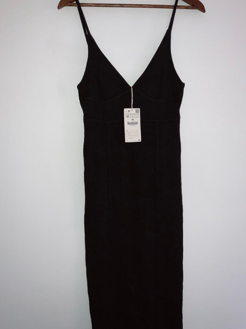 ZARA (NUEVO )Vestido de tiras en tejido de punto. Talla M