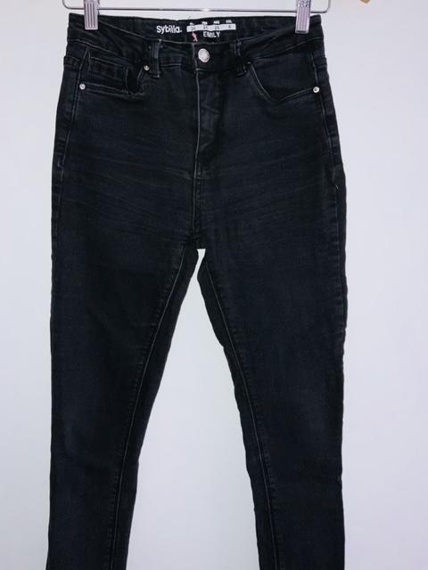 SYBILLA Pantalón cinco bolsillos skinny negro. Talla 6