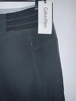 CALVIN KLEIN ( NUEVO ) Pantalón jogger corto. Talla XS Americana