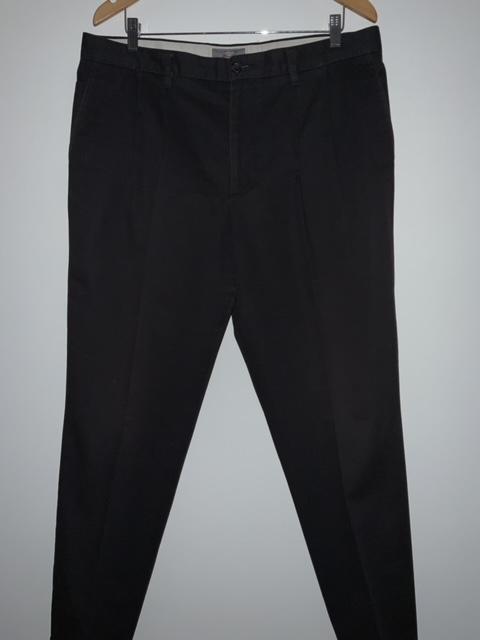 DOCKERS Pantalón negro en dril para hombre . Talla 36 x 32