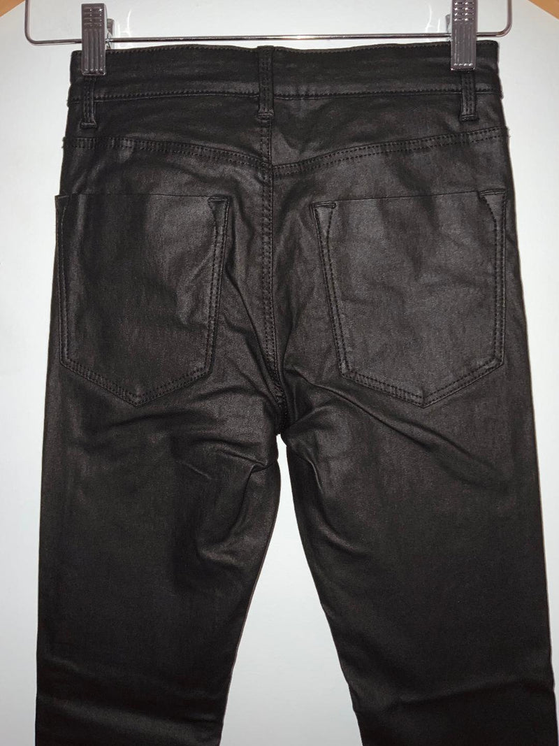 STRADIVARIUS Pantalón skinny con efecto brillo. Talla 34