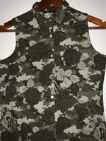 GEF Blusa manga sisa estampada diseño tipo militar. Talla XS