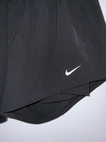 NIKE Short deportivo para mujer. Talla M