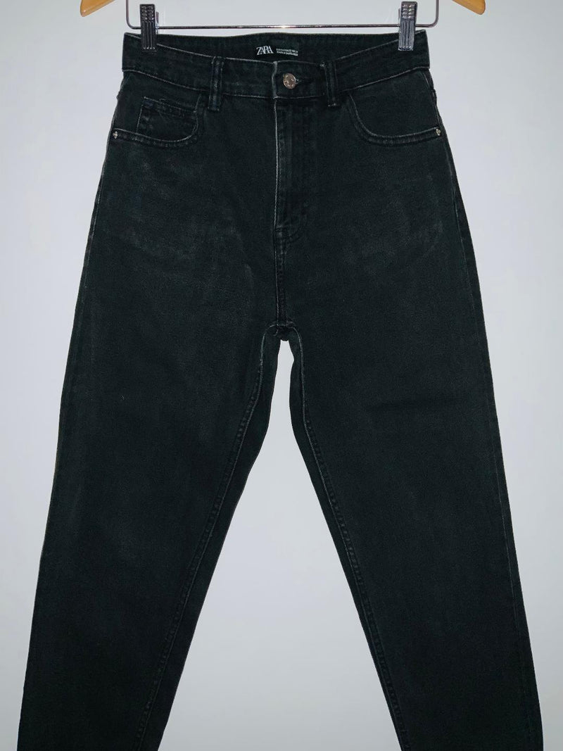 ZARA Jean Mom cinco bolsillos negro. Talla 34 ( 4 )