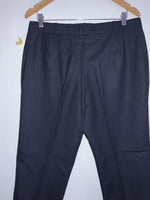 PANTALÓN casual para hombre con contraste interno. Talla M/L