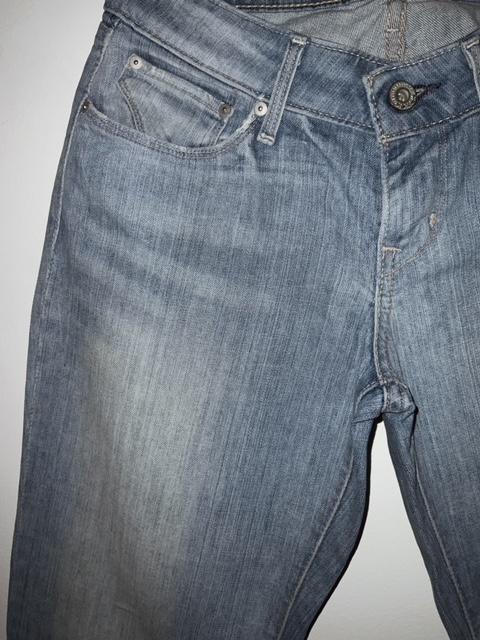 LEVIS Jean cinco bolsillos para mujer. Talla 26