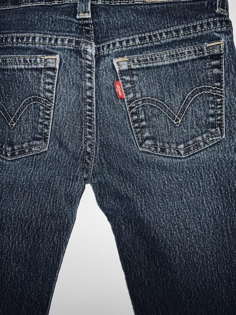 LEVIS Jean cinco bolsillos para niña. Talla 8