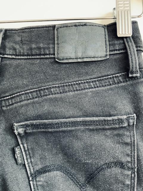 LEVIS Jean cinco bolsillos lavado Gris. Talla 25