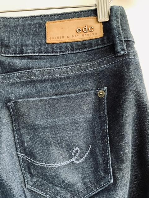 EDC Jean Cinco bolsillos lavado oscuro. Talla 26