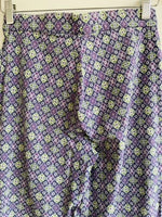 PANTALÓN estampado con pretina en semi punta. Talla S