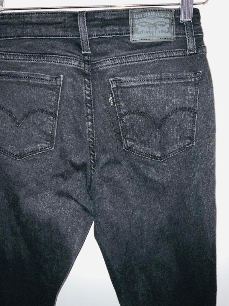 LEVIS Pantalón cinco bolsillos con destroyer . Talla 26