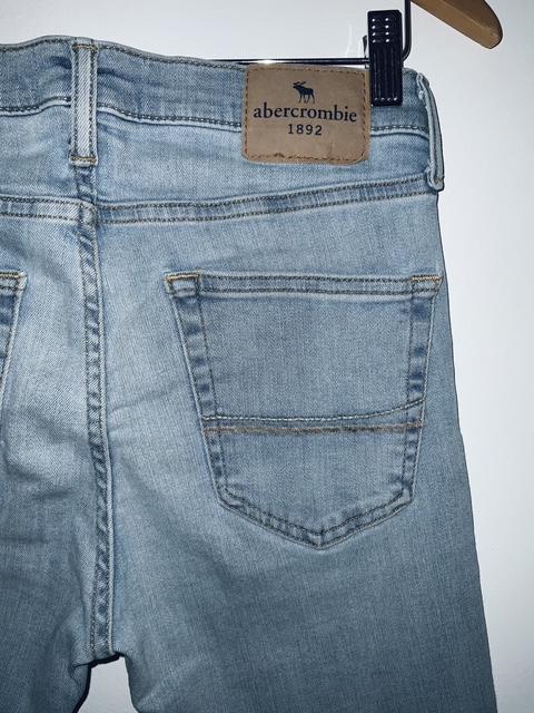 ABERCROMBIE KIDS Jean cinco bolsillos junior. Talla 16