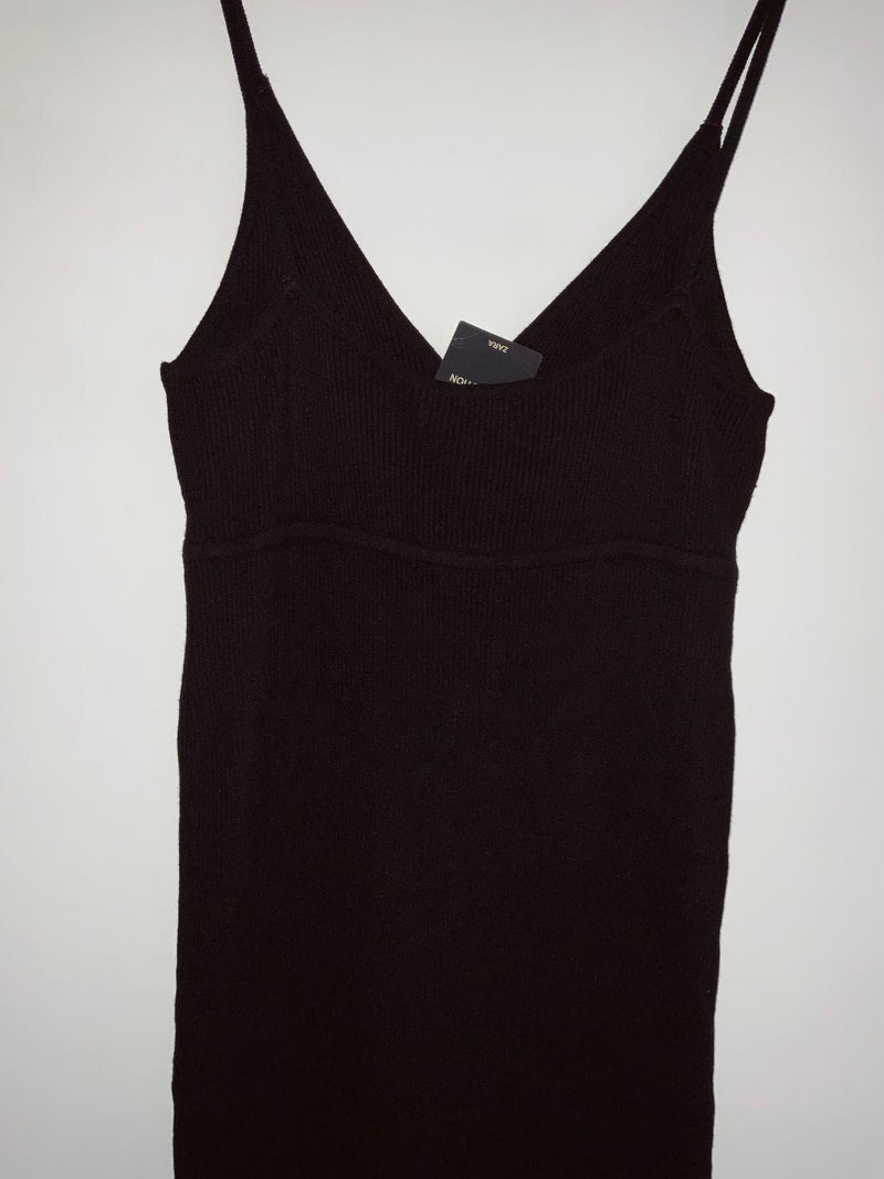 ZARA (NUEVO )Vestido de tiras en tejido de punto. Talla M