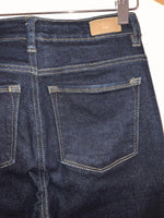 LOLA JEANS Jean Semi Flare recta tiro alto. Talla 8