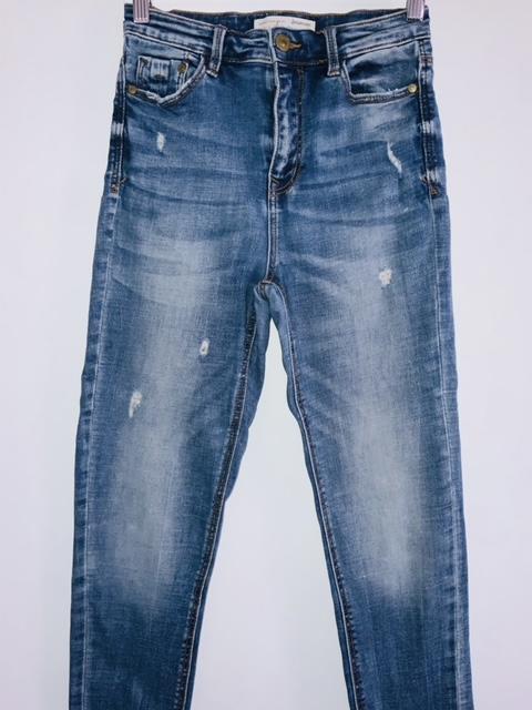 STRADIVARIUS Jean cinco bolsillos Skinny. Talla 36 ( 6 )