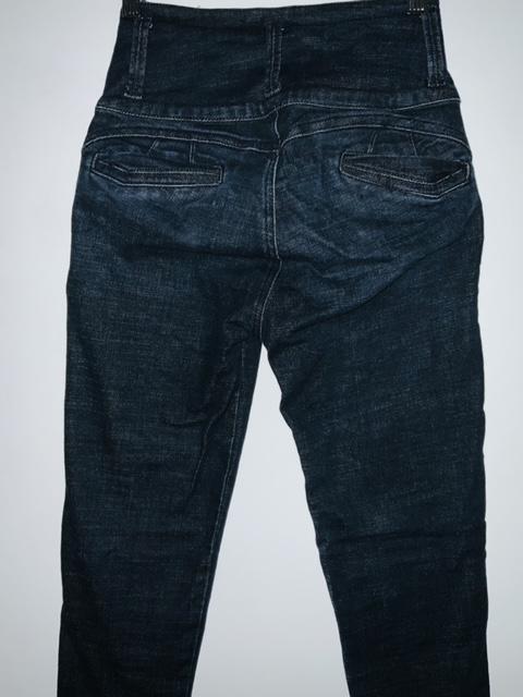 TRUCCOS Jean Skinny con pretina alta y botones. Talla 6