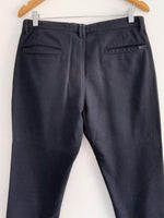 ZARA MAN Pantalón casual en tel con textura. Talla 31