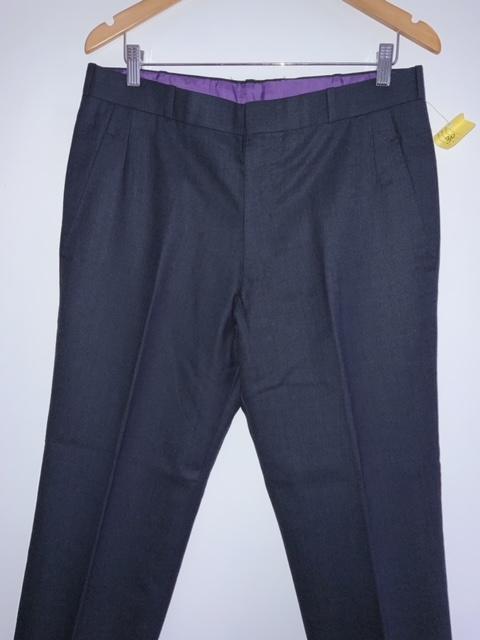 PANTALÓN casual para hombre con contraste interno. Talla M/L