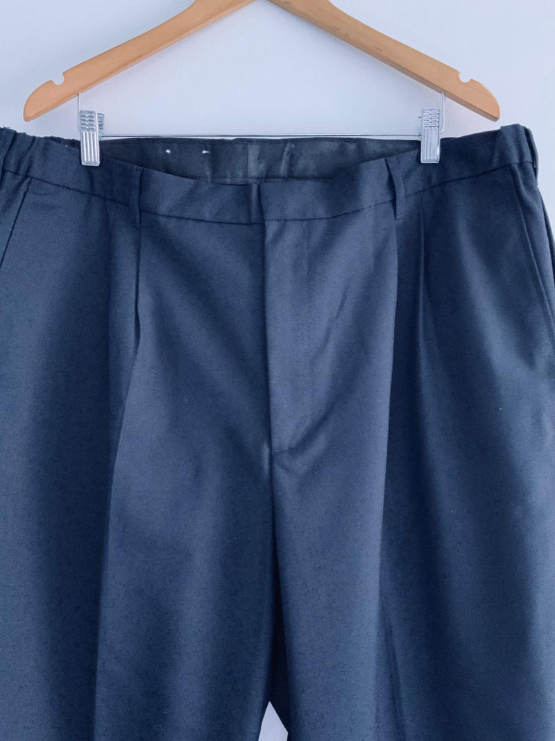 DIRECT ( NUEVO ) Pantalón Casual para hombre. Talla 44 ( XXXL)