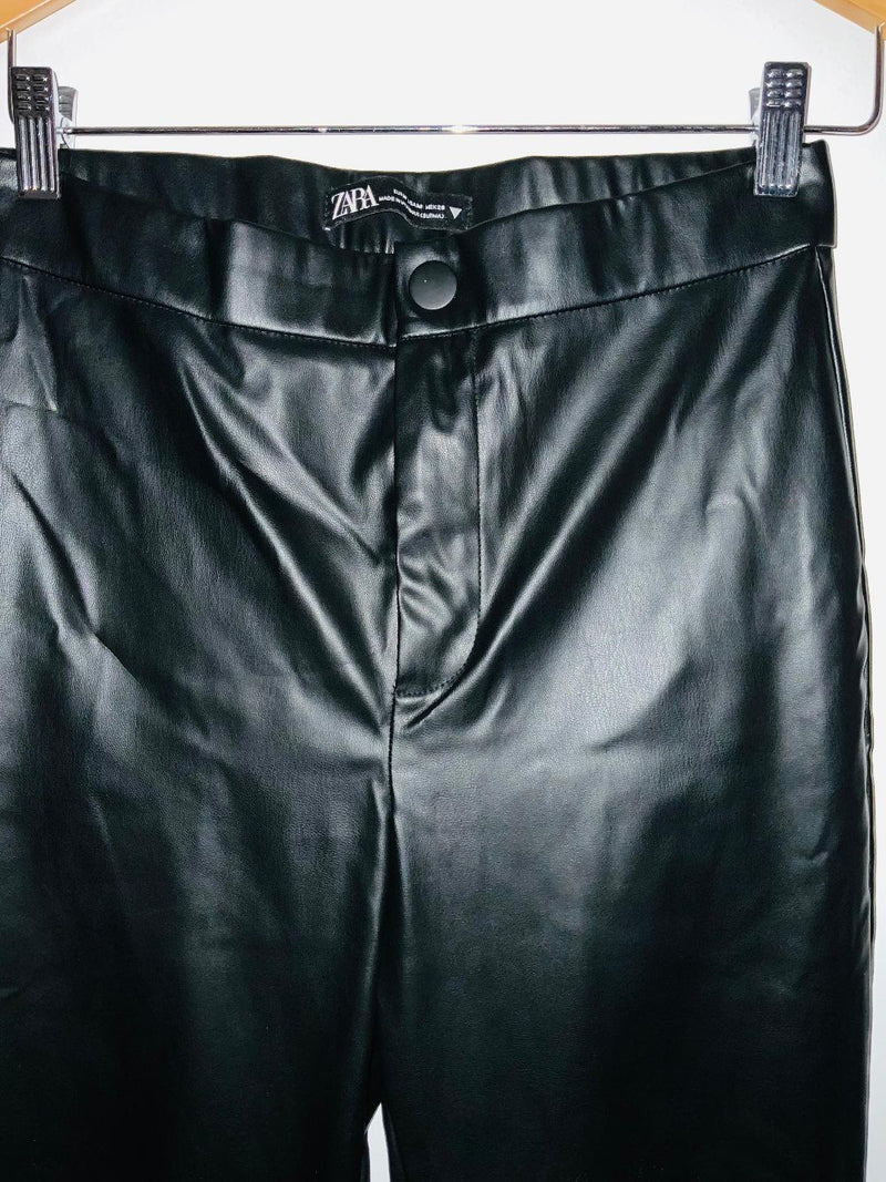 ZARA Pantalón efecto cuero. Talla M