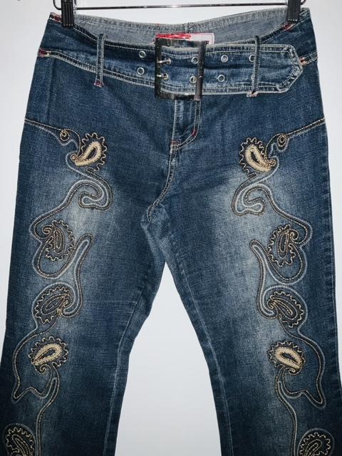 LAZER JEANS Jean Flare bordado. Talla S/M