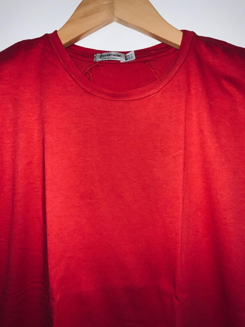 STRADIVARIUS Camiseta con hombreras roja. Talla S