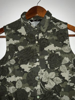 GEF Blusa manga sisa estampada diseño tipo militar. Talla XS