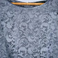 WHITE HOUSE BLACK MARKET Blusa en blonda  manga corta. Talla 8 ( S )