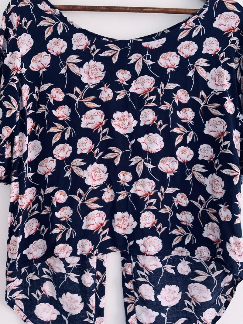 LA PETITE VIOLETTE Blusa estampada rosas. Talla Ünica