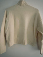 ZARA Sweater cuello tortuga crema. Talla S