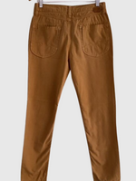 CHEVIGNON Pantalón En dril para hombre color mostaza. Talla 30