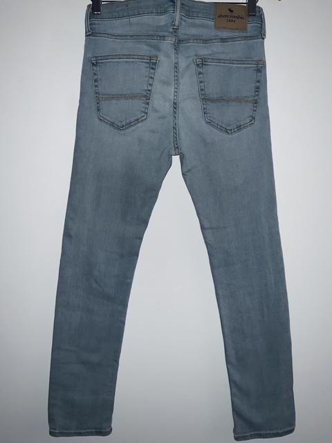 ABERCROMBIE KIDS Jean cinco bolsillos junior. Talla 16