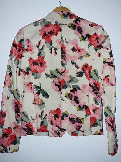 COLOR SIETE Chaqueta blazer estampada flores. Talla XS