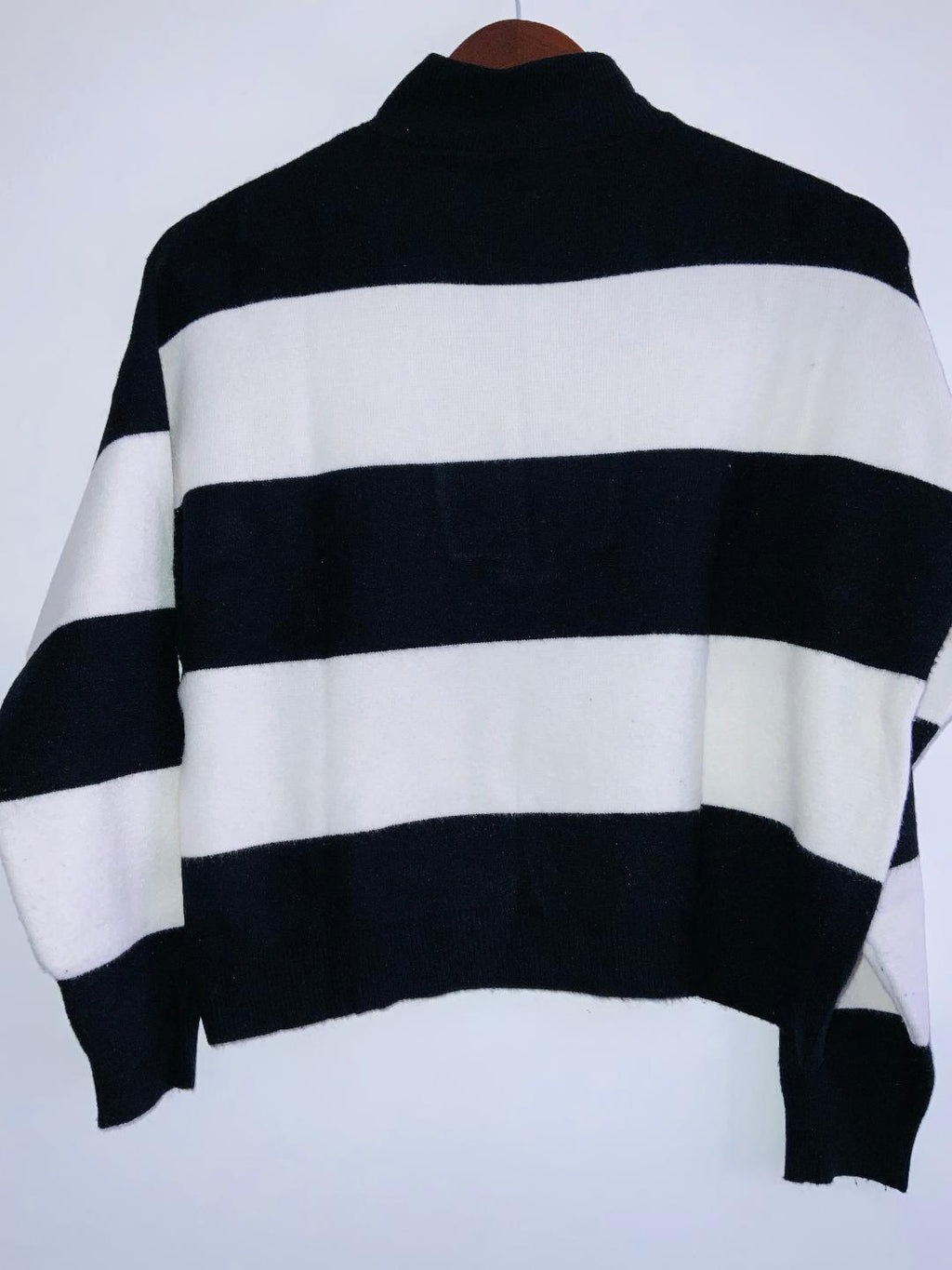 STRADIVARIUS Sweater tejido Franjas bicolor. Talla XS