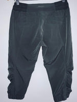 CALVIN KLEIN ( NUEVO ) Pantalón jogger corto. Talla XS Americana